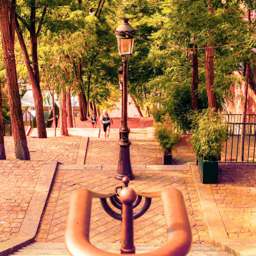 La descente des escaliers de la Butte