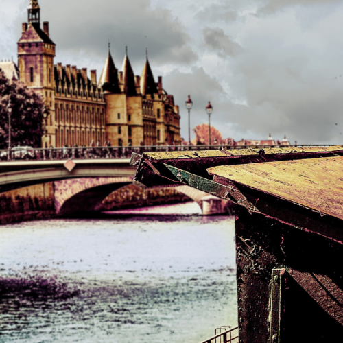 Les bouquinistes en face du 36